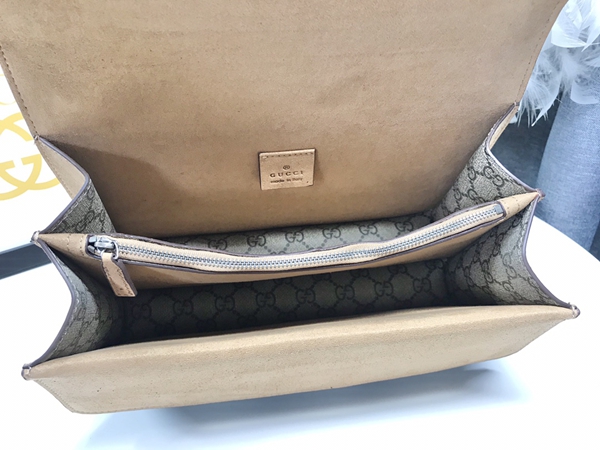 激安グッチバッグコピー着用イメージ